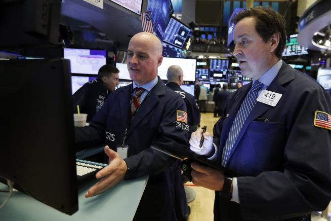 Dow Dips Ahead of Long Weekend