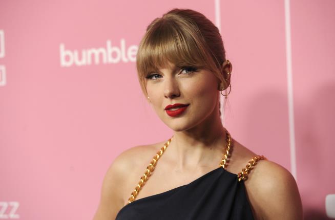 Taylor Swift's Dad Safe After Fight With Burglar