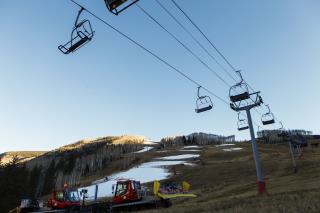 Skier Strangled by Coat in Chair Lift Mishap