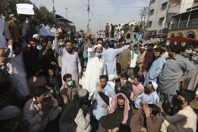 Something In the Air? 14 Dead, 500 Sick in Pakistan