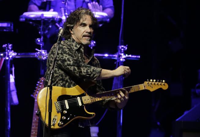 John Oates: You Can't 'Comprehend' My Love Life