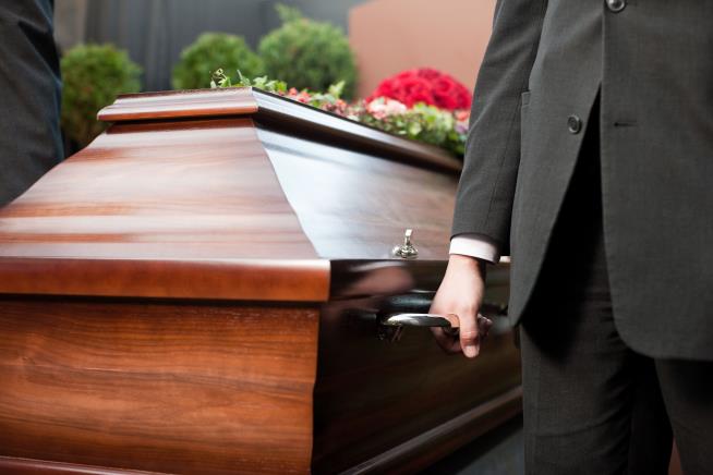 CDC to Morticians: Livestream Funerals