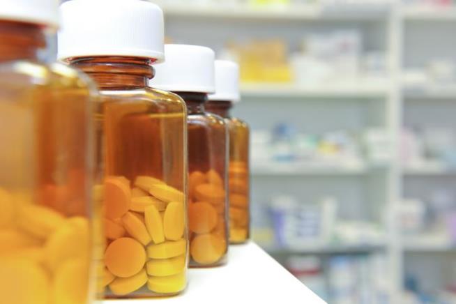 Amid Outbreak, Pharmacists Air Complaint Against Doctors
