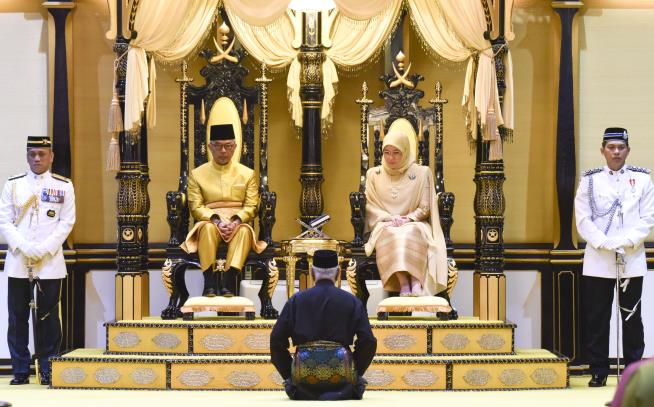 Malaysia's King, Queen Under Quarantine