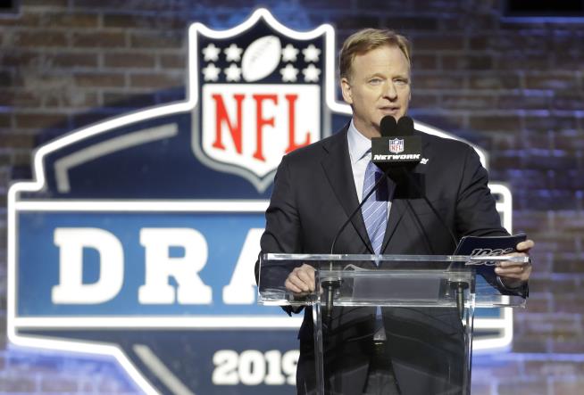 NFL Commish's 'Stage' During 2020 Draft: His Basement