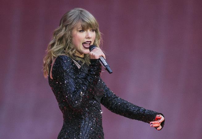 Taylor Swift Sparks Angry Debate With Tweet Thread