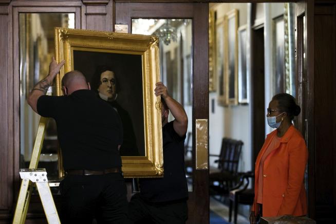 Pelosi Takes Out Portraits of Confederates