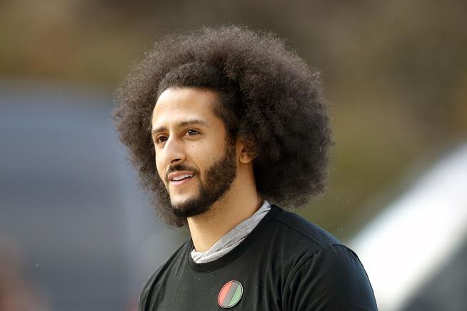 Kaepernick Gives 'Substantial Sum' for Protesters' Defense