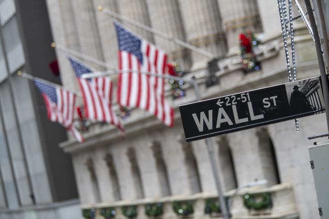 Tech Firms Again Put a Damper on Wall Street