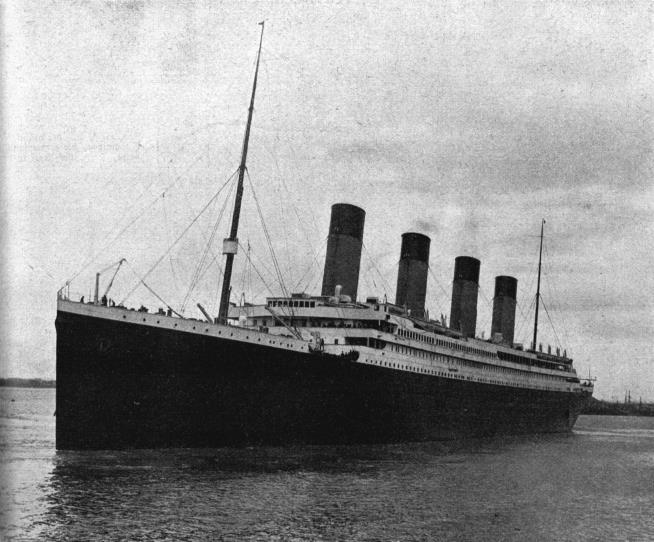 How 'Dancing Lights' Might Explain the Titanic Tragedy