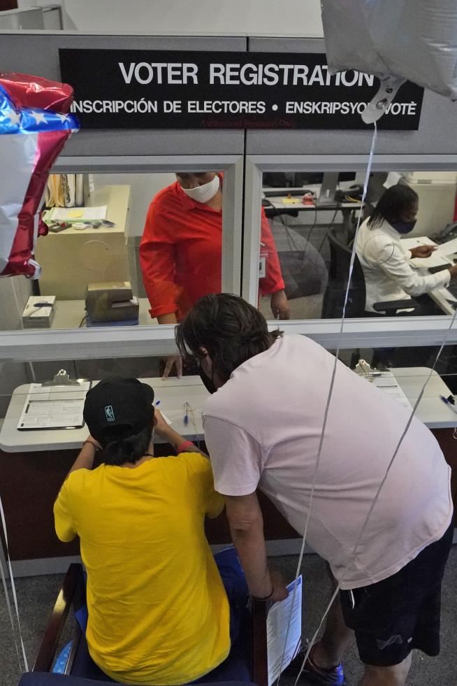 Florida Extends Voter Registration After Site Crashes