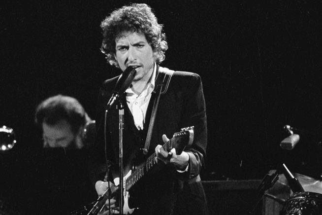 Here's What Bob Dylan Intended for 'Lay Lady Lay'