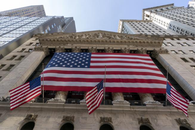 Stocks Rally Ahead of Turbulent Week