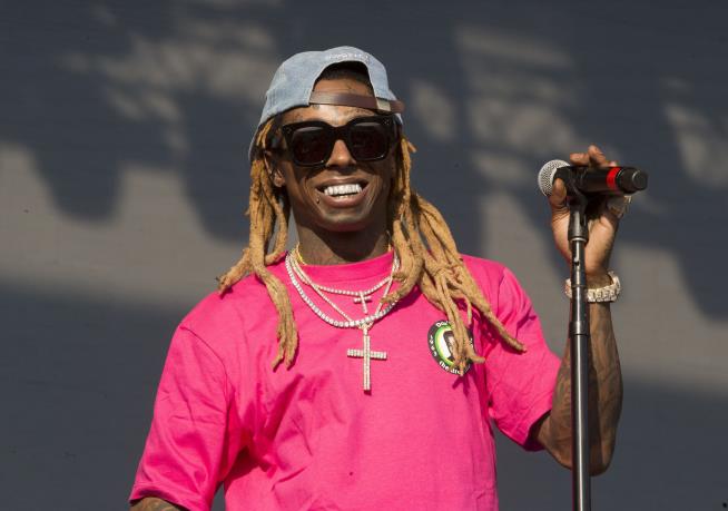 Lil Wayne Charged for Alleged Gun on Plane