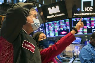 Wall Street Tumbles Amid COVID Worries