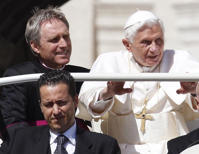 Vatican Butler in 'Vatileaks' Scandal Dies
