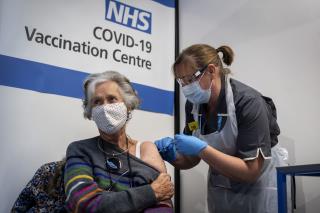 2 Britons Have Severe Reaction to Vaccine