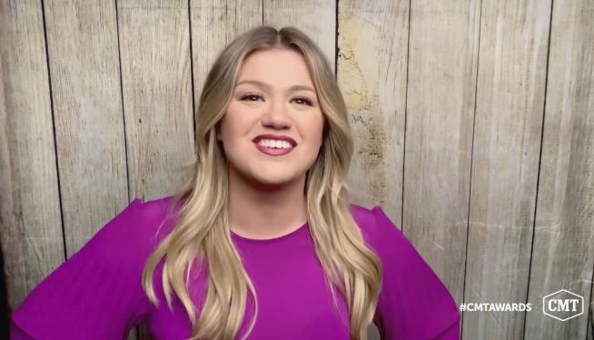 Kelly Clarkson: My Ex, His Dad Defrauded Me