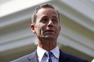 Kirk Cameron Leads Yet Another Maskless Caroling Event