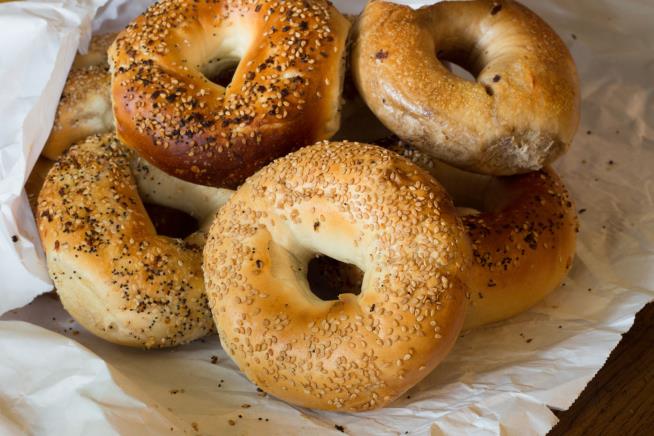 In America's Battle of the Bagels, a Shocking Admission