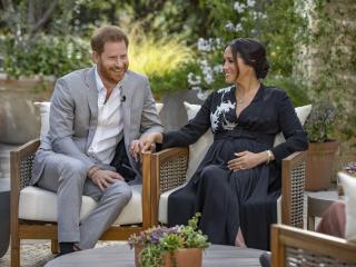 Harry, Meghan Move Actor's Patio Chairs