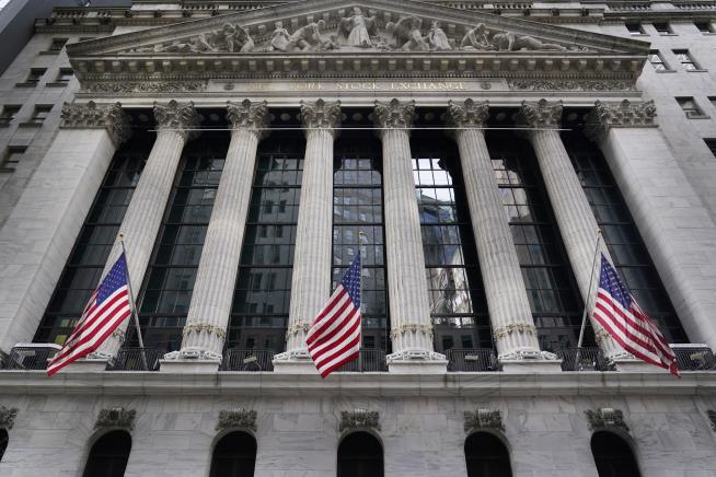 Stocks Fall Back as Treasury Yields Rise