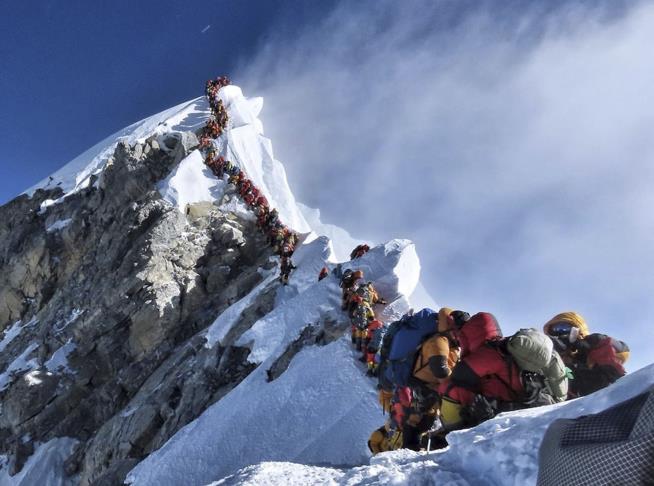 At Everest Base Camp, Fears of an Outbreak