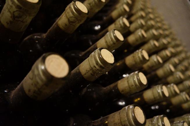 Paper Debunks 'Urban Myth' About Ordering Wine