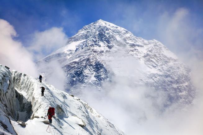 On Mount Everest, a World Record Twofer