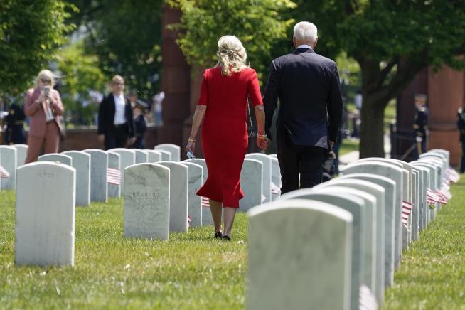 Biden Commemorates War Dead at Arlington