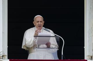 Pope Expresses Sorrow but Doesn't Apologize for Canadian Deaths