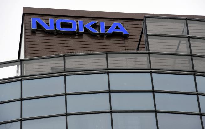 Nokia Introduces 'Life-Proof' Smartphone