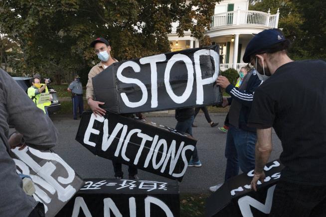 White House: CDC Can't Extend Eviction Ban