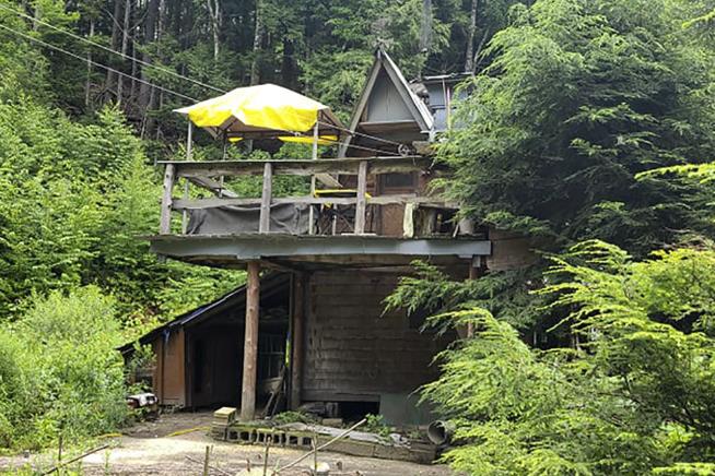 Fire Destroys Cabin of 'Folk Hero' Hermit