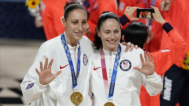 USA Women's Basketball Wins 7th Straight Gold Medal