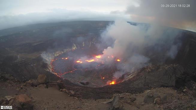 Hawaii Volcano Eruption in 'Full Swing'