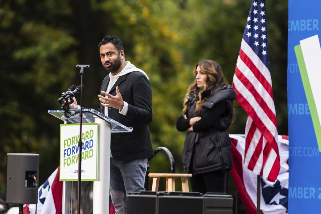 Kal Penn Comes Out Reveals He S Engaged