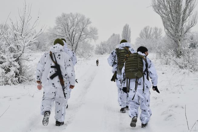 Ukraine Civilians Train to Provide Resistance