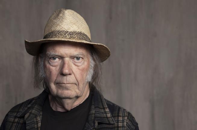 Neil Young's Ultimatum: Spotify 'Can Have Rogan or Me. Not Both'