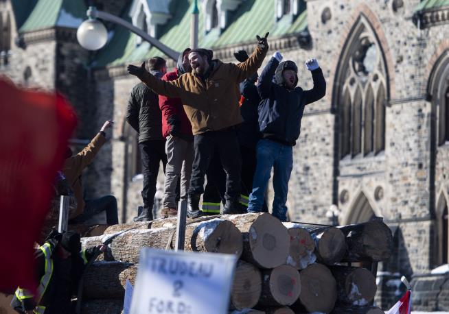 Protest Convoy Reaches Ottawa