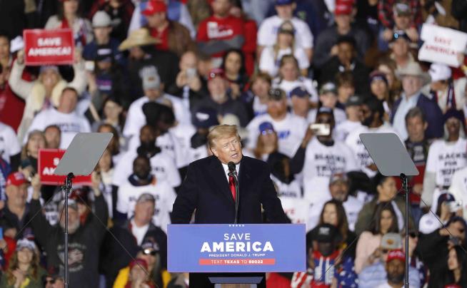 Trump Tells Rally He'd Pardon Jan. 6 Rioters
