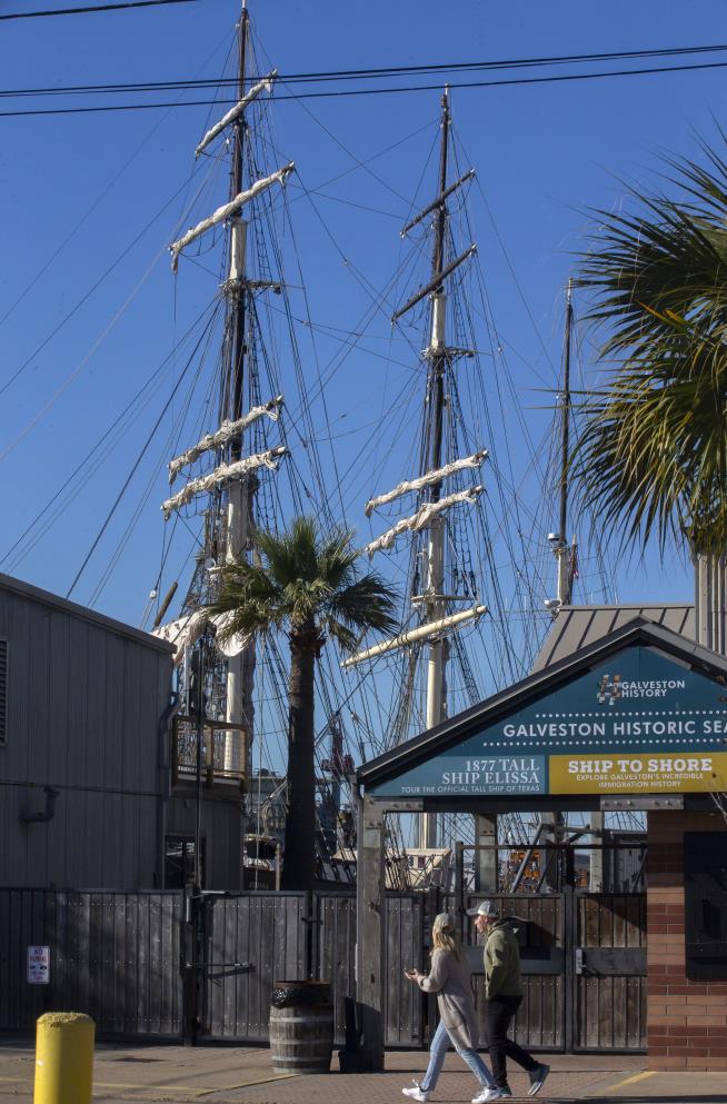 Volunteer Falls to Her Death on Texas Tall Ship