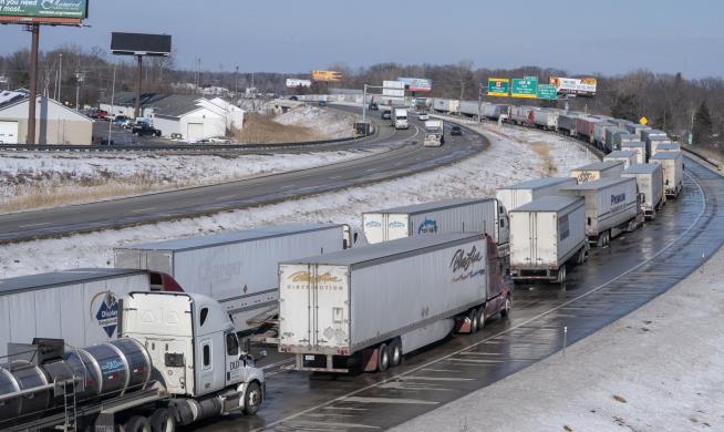Trucker Blockade Hits Auto Industry in US, Canada