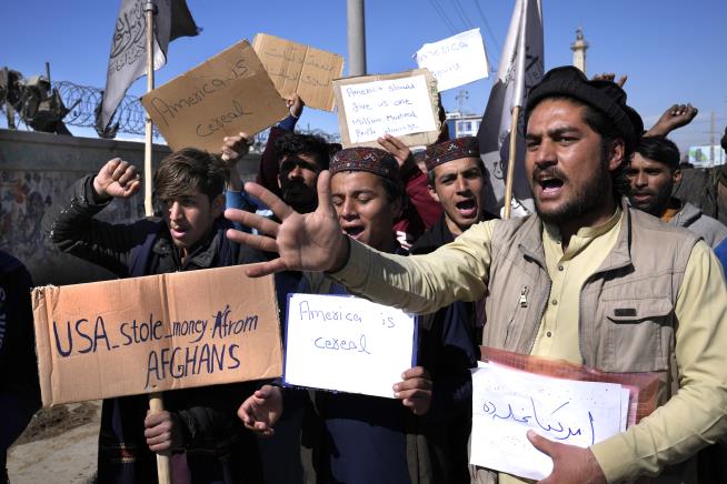 Afghans Oppose US Order on Frozen Funds