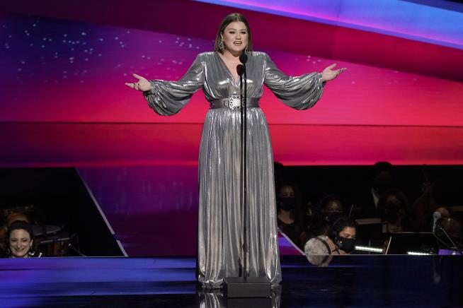 Kelly Clarkson Doesn't Want to Be Clarkson Anymore