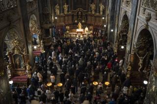 In Lviv, Residents Gather Silently in Military Church