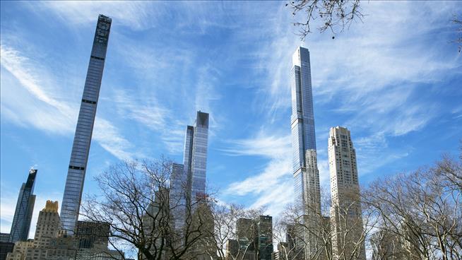 World's Skinniest Skyscraper Now Towers Over Manhattan