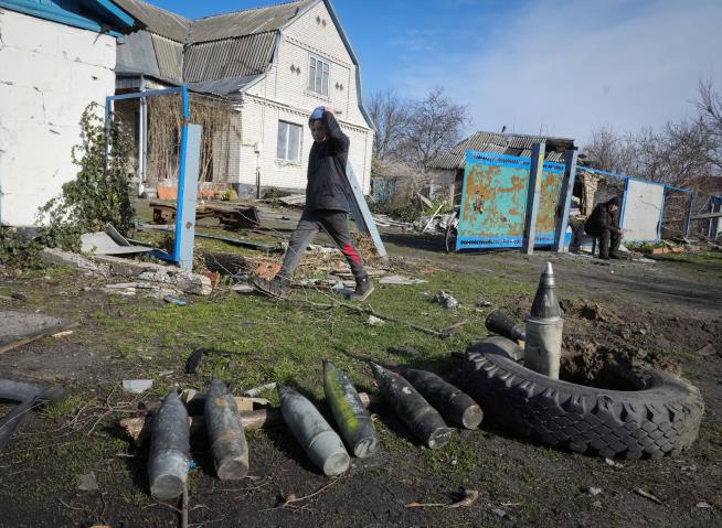Mayor: Siege of Mariupol Has Killed More Than 10K