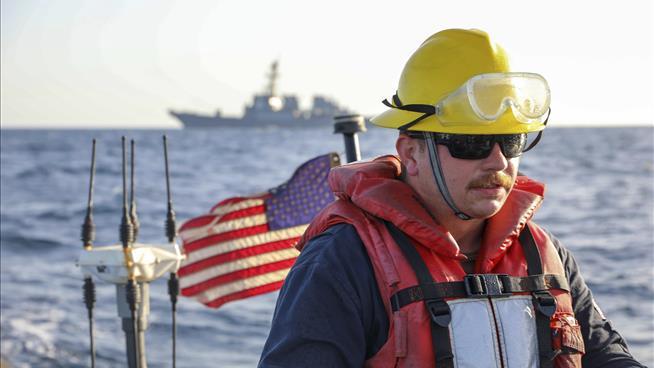 US Navy to Begin Task Force to Patrol Red Sea