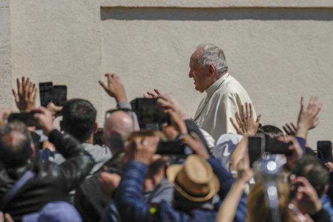 Pope Bemoans an 'Easter of War'